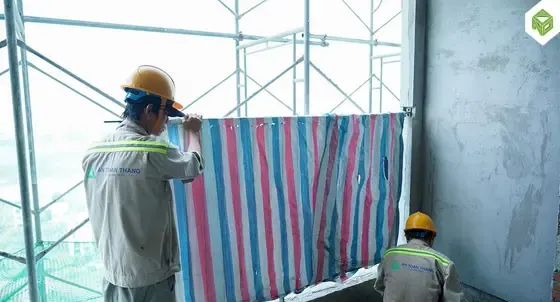 Công tác thi công lan can căn hộ, tháng 10/2025